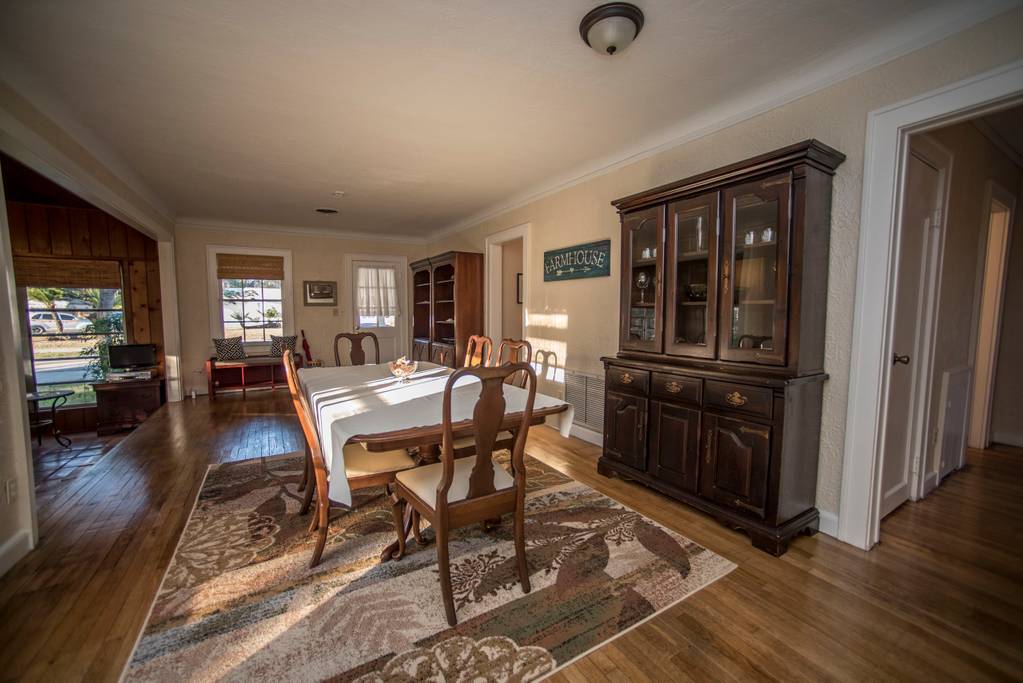 Dining room to front entrance - 107 E Melbourne Ave