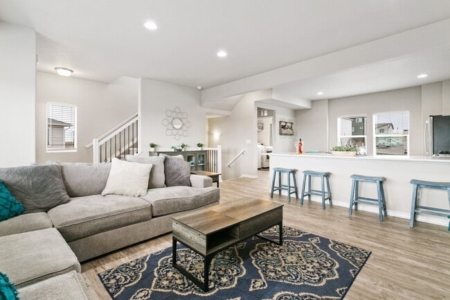 Building Photo - 7427 Gorgeted Quail Grv