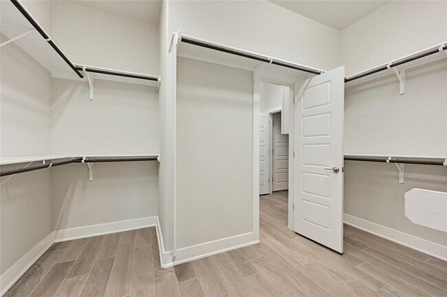 Building Photo - 428 Texon Dr