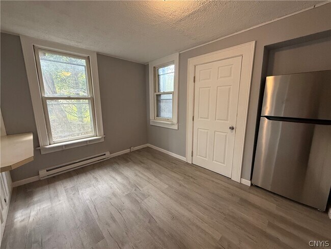 Building Photo - 116 Alice Ave