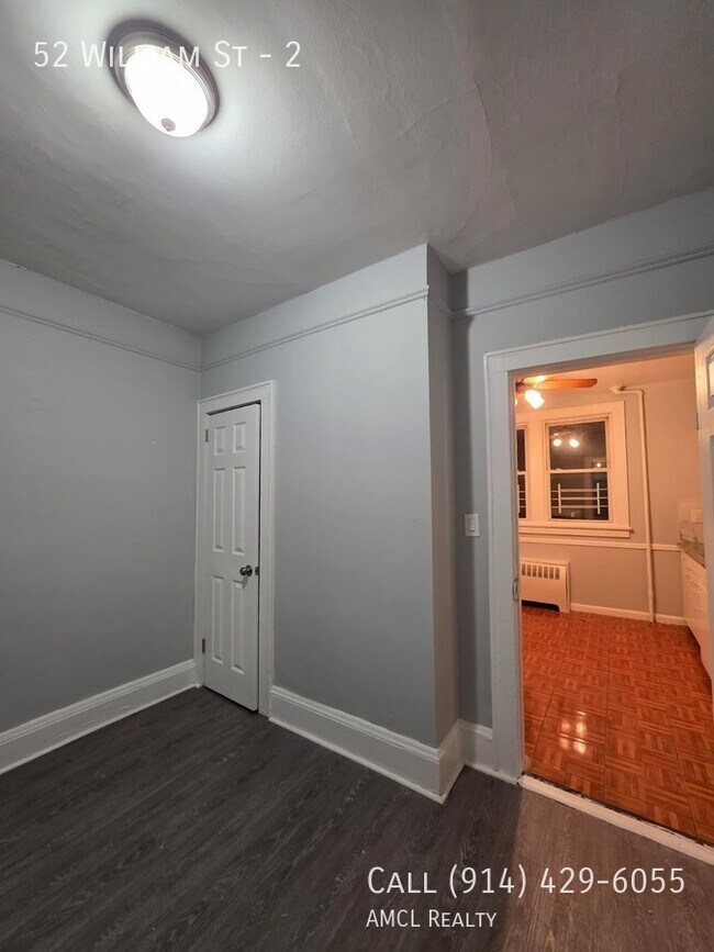 Building Photo - 52 William St