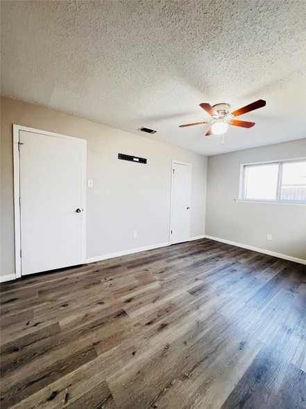 Building Photo - 215 Birdwell Rd