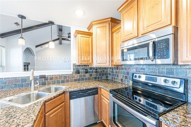 Building Photo - 3705 W Amour Dr