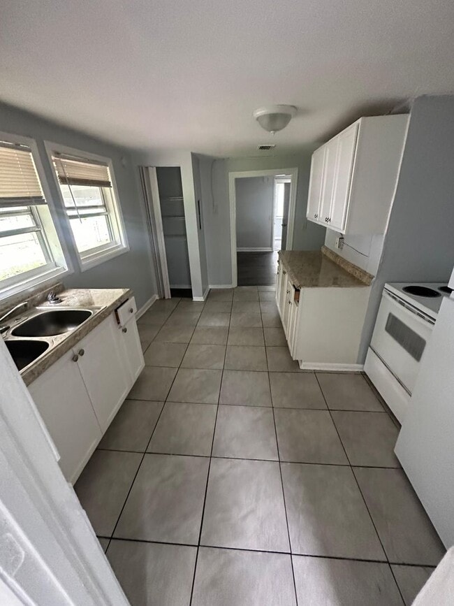 Building Photo - Fully renovated 3/1 Single Family Home ava...