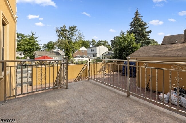 Building Photo - 108 Paine Ave