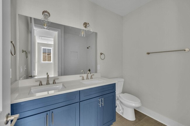 Building Photo - 425 Veritas St