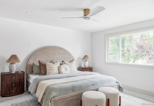 Building Photo - "Luxurious 5-Bed Retreat with Sauna & Gues...