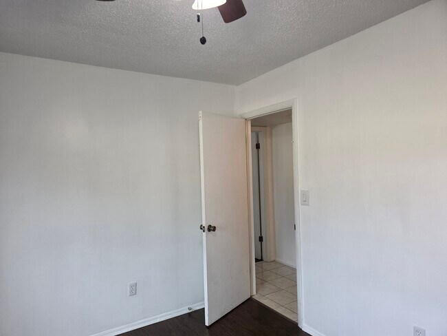 Building Photo - 605 N Keene Rd