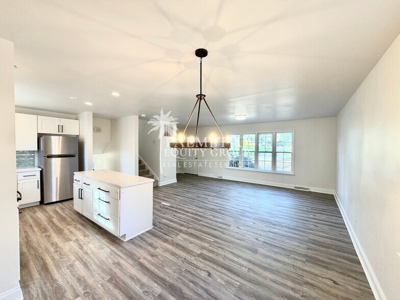 Building Photo - 2210 Waynick St