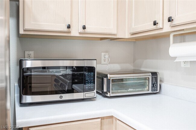 Building Photo - 641 Solitude Point Ave