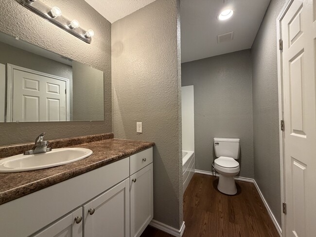 Building Photo - 1738 Jennings St