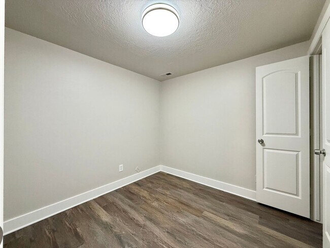 Building Photo - 250 N 360 W