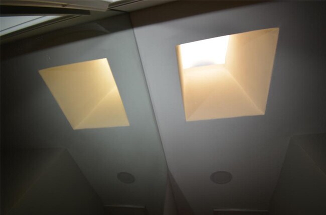 Building Photo - 7801 Parliament Pl