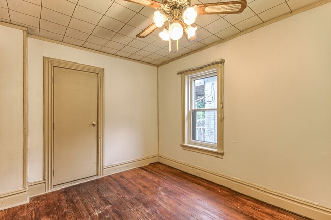 Building Photo - Spacious Home in Downtown Carlisle