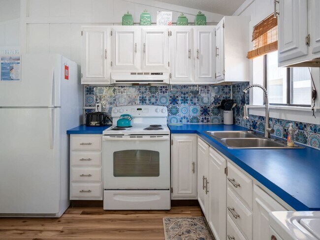 Building Photo - OFF-SEASON MONTHLY BEACH LIVING AWAITS!