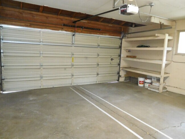 Building Photo - UNR friendly 3 Bedroom , 2 Bath close to campus