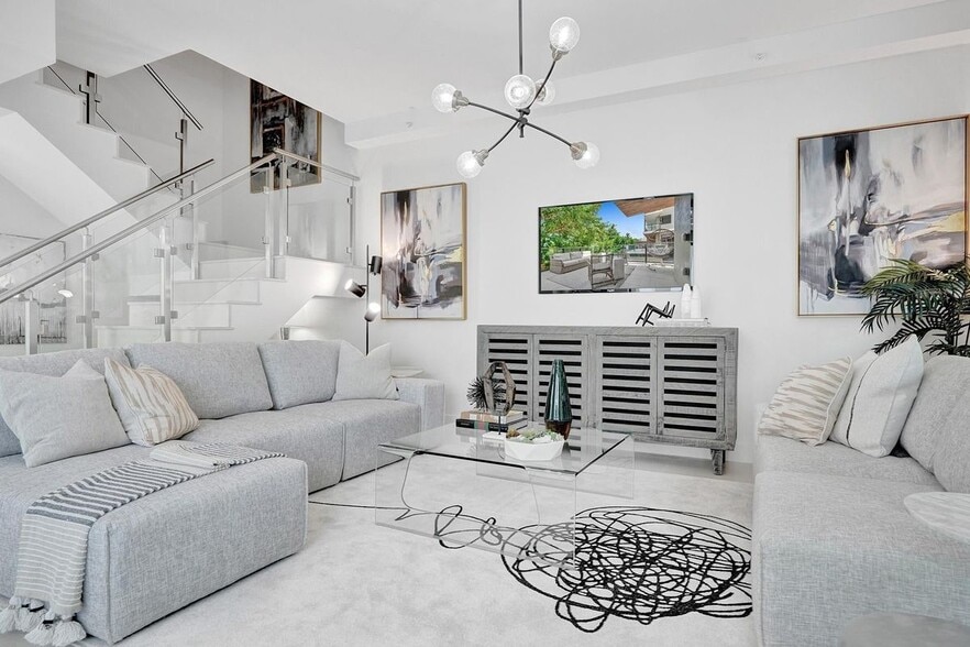 Building Photo - 3040 N Ocean Blvd