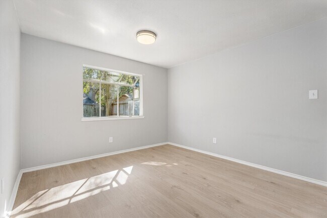 Building Photo - 3738 Clear Falls Dr