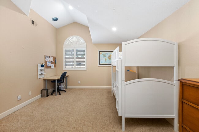 Building Photo - 16140 Av. Venusto