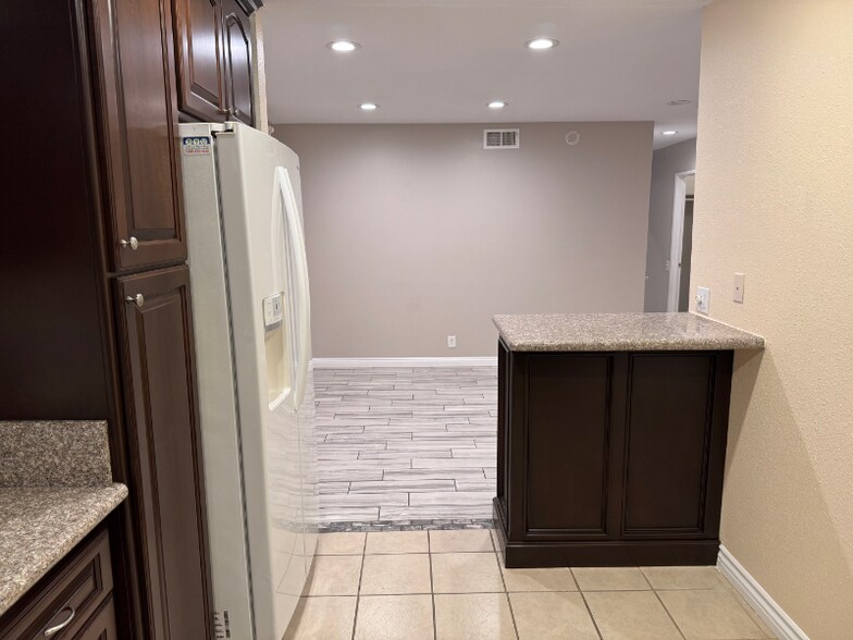 Building Photo - 753 Windwood Dr