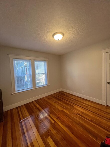 Building Photo - 10 Cady Ave