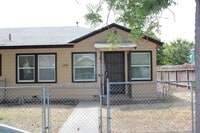 Building Photo - Recently Updated 2 Bedroom Duplex!!!