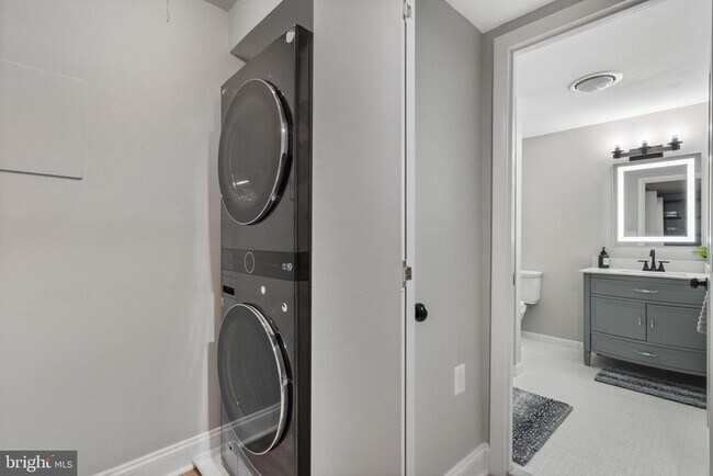 Building Photo - 1329 Colvin Forest Dr