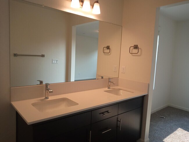 Building Photo - 1945 Kelly Ln