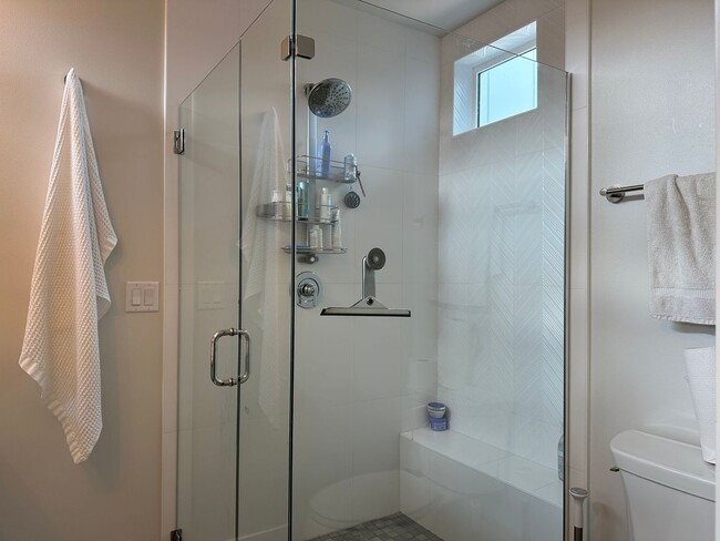 Building Photo - Centrally Located Capitol Hill 2-Bedroom with Rooftop Deck and Parking - Pet-Friendly!
