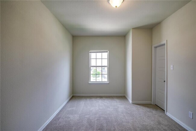 Building Photo - 226 Hot Spring Valley