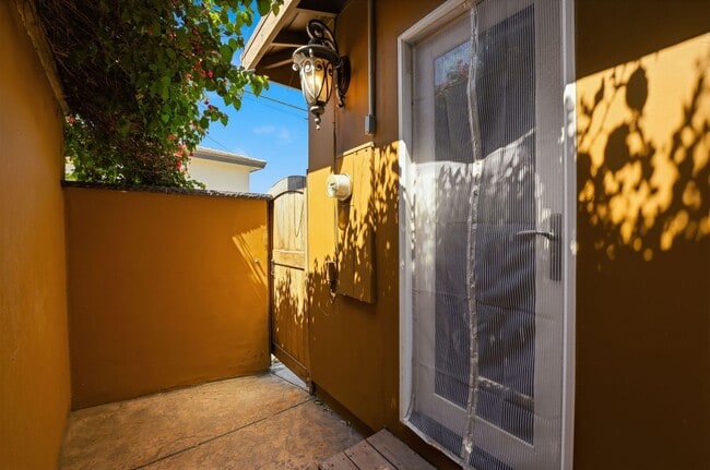 Building Photo - 1184 Devonshire Dr