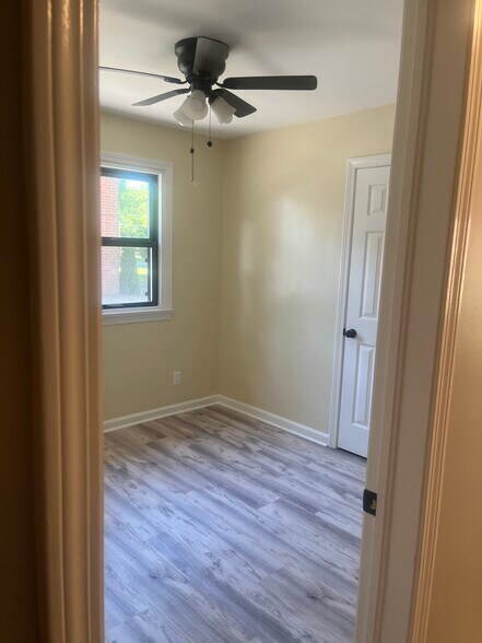 Building Photo - 5021 Forest Park Pl