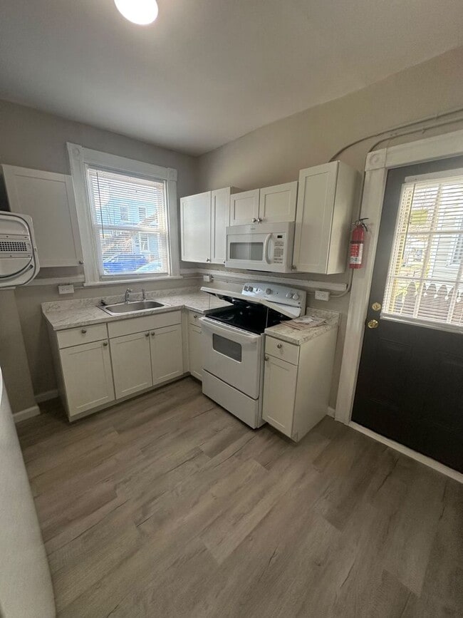 Building Photo - 22 S Plum St