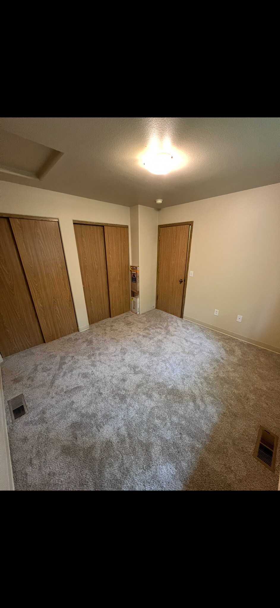 Building Photo - 225 E Stonehaven Cir