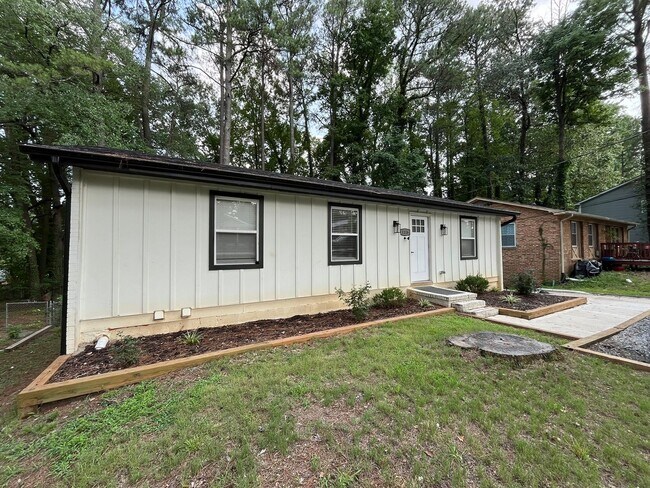 Building Photo - Modern 3BD, 2BA Near Downtown Durham with Assigned Off-Street Parking and Backyard