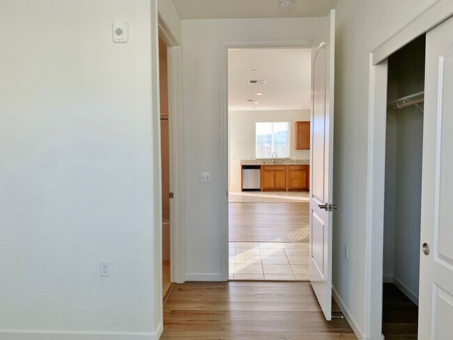 Building Photo - 1805 Monroe Ct