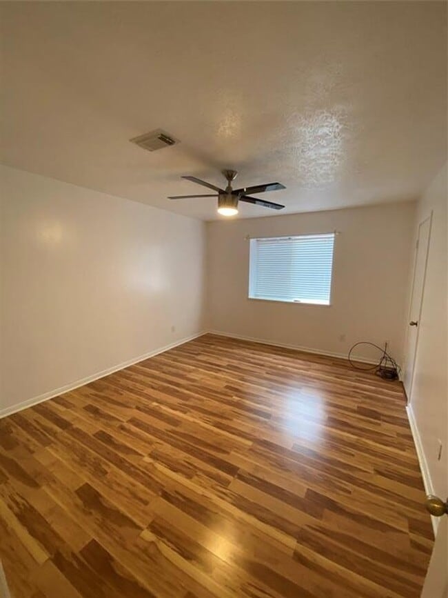 Building Photo - 705 Overbrook Dr