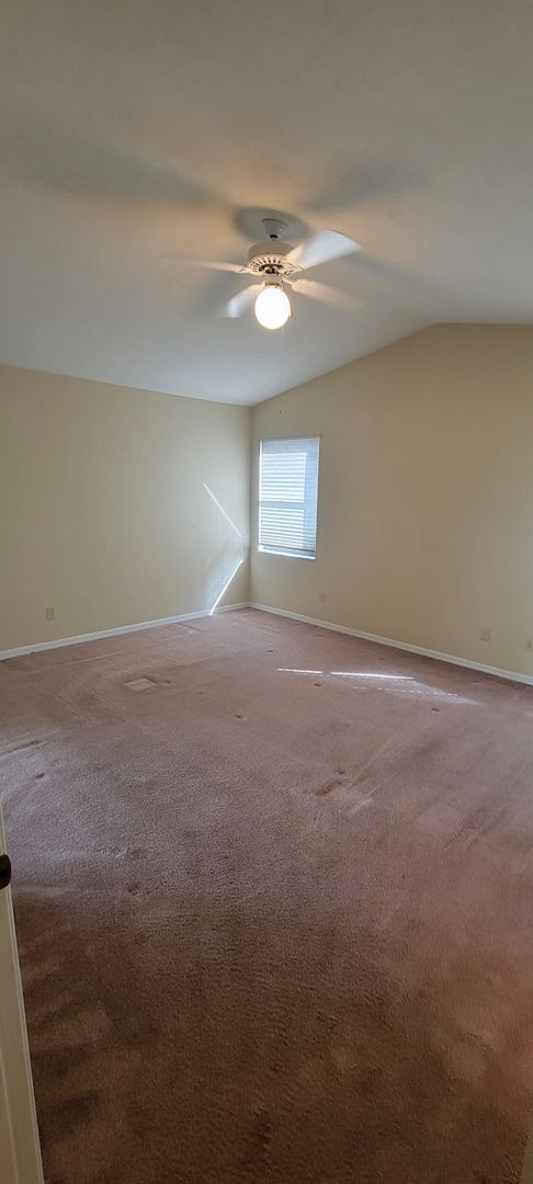 Building Photo - 3/2: Enjoy this nice spacious home in Sunrise.