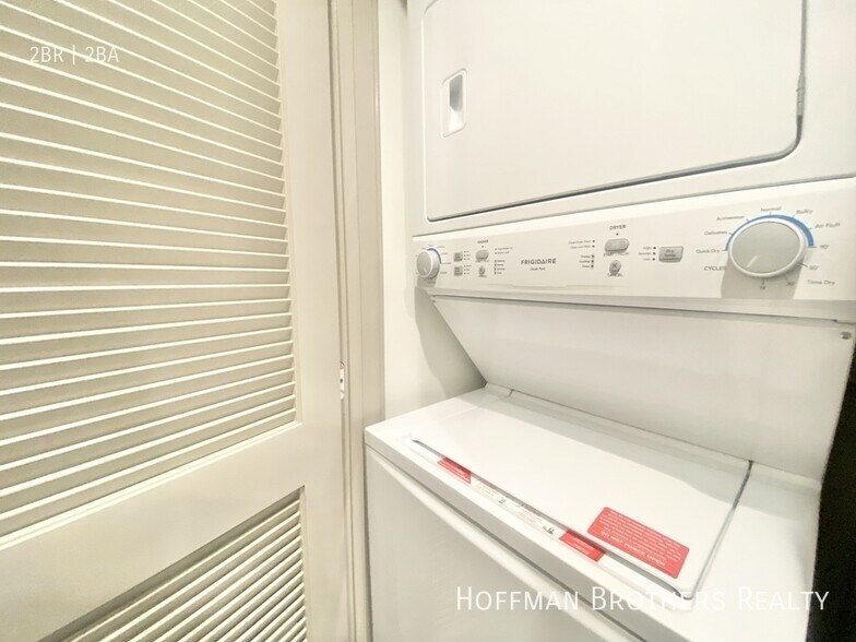 Building Photo - 4849 Oakwood Ave