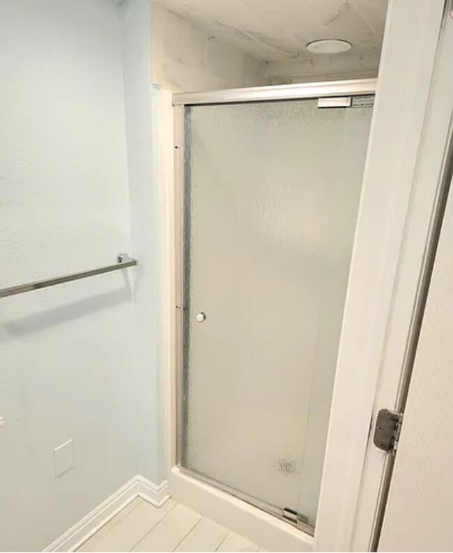 Building Photo - Beautiful 3-Bedroom Garden Apartment in th...