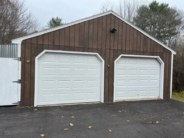 Building Photo - 584 Pleasant St