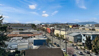 Building Photo - West-facing Modern Apartment w/ Sweeping View of SF, Golden Gate & Mt Tam