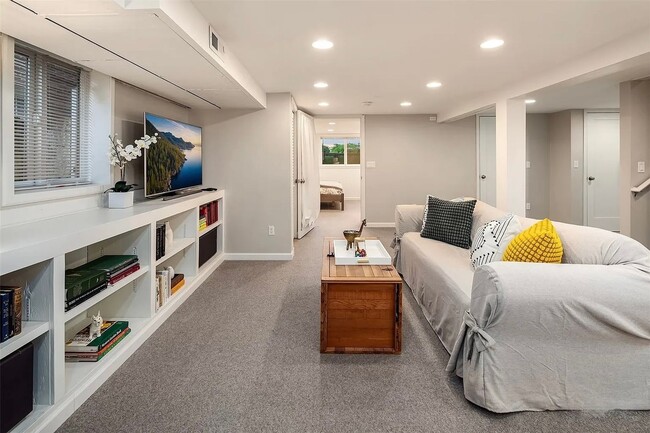 Building Photo - Laurelhurst View Home