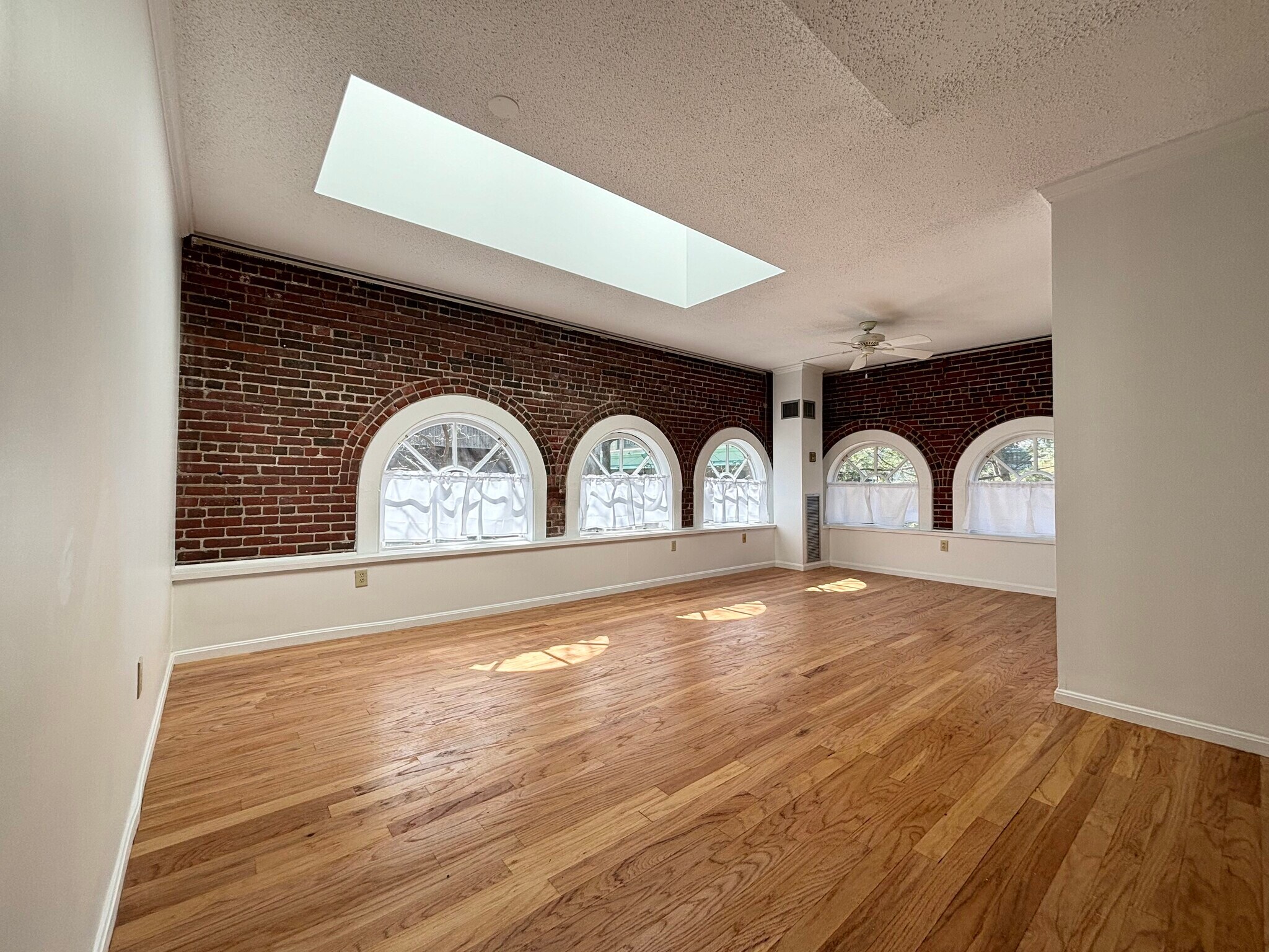 Living/Dining Room w/Ceiling Fan, Exposed Brick, Palladian Windows - 106 13th St