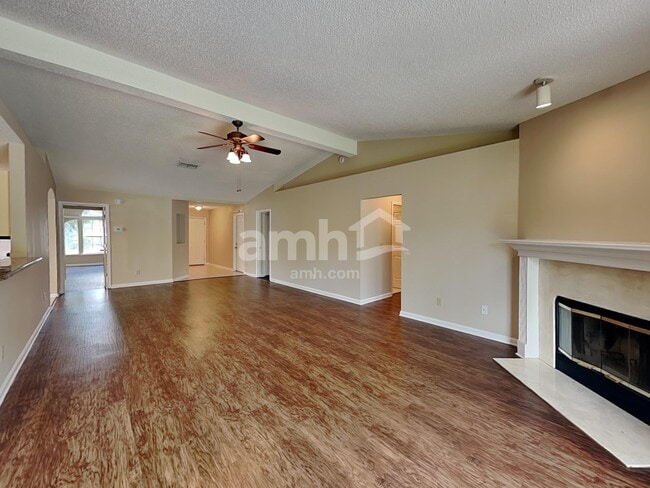 Building Photo - 8216 Leafcrest Dr