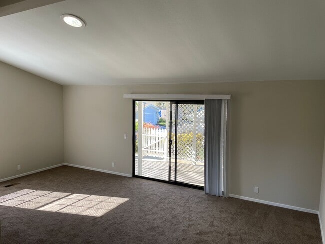 Building Photo - 4471 Garnet Ln