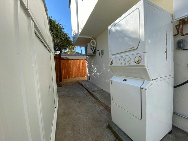 Building Photo - 2815 Capps St