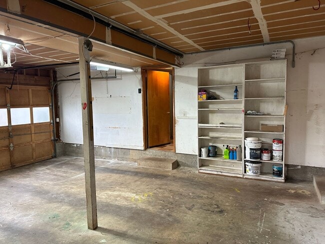 Building Photo - Beautifully updated 4 bedroom 2 bathroom h...