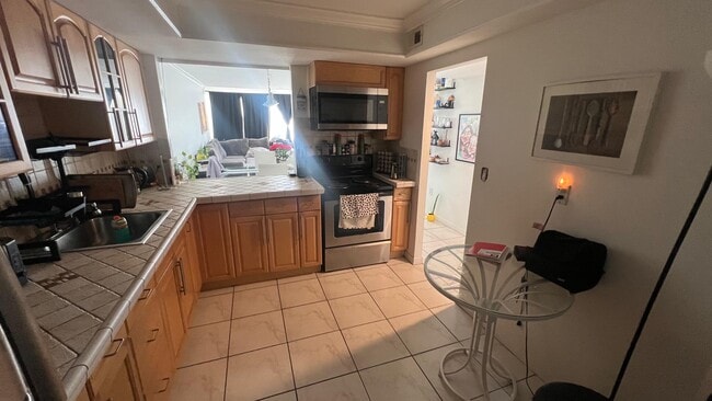 Building Photo - 1301 NE Miami Gardens Dr