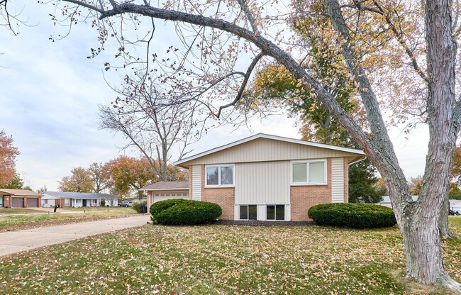 Building Photo - 5134 Red Cedar Ct